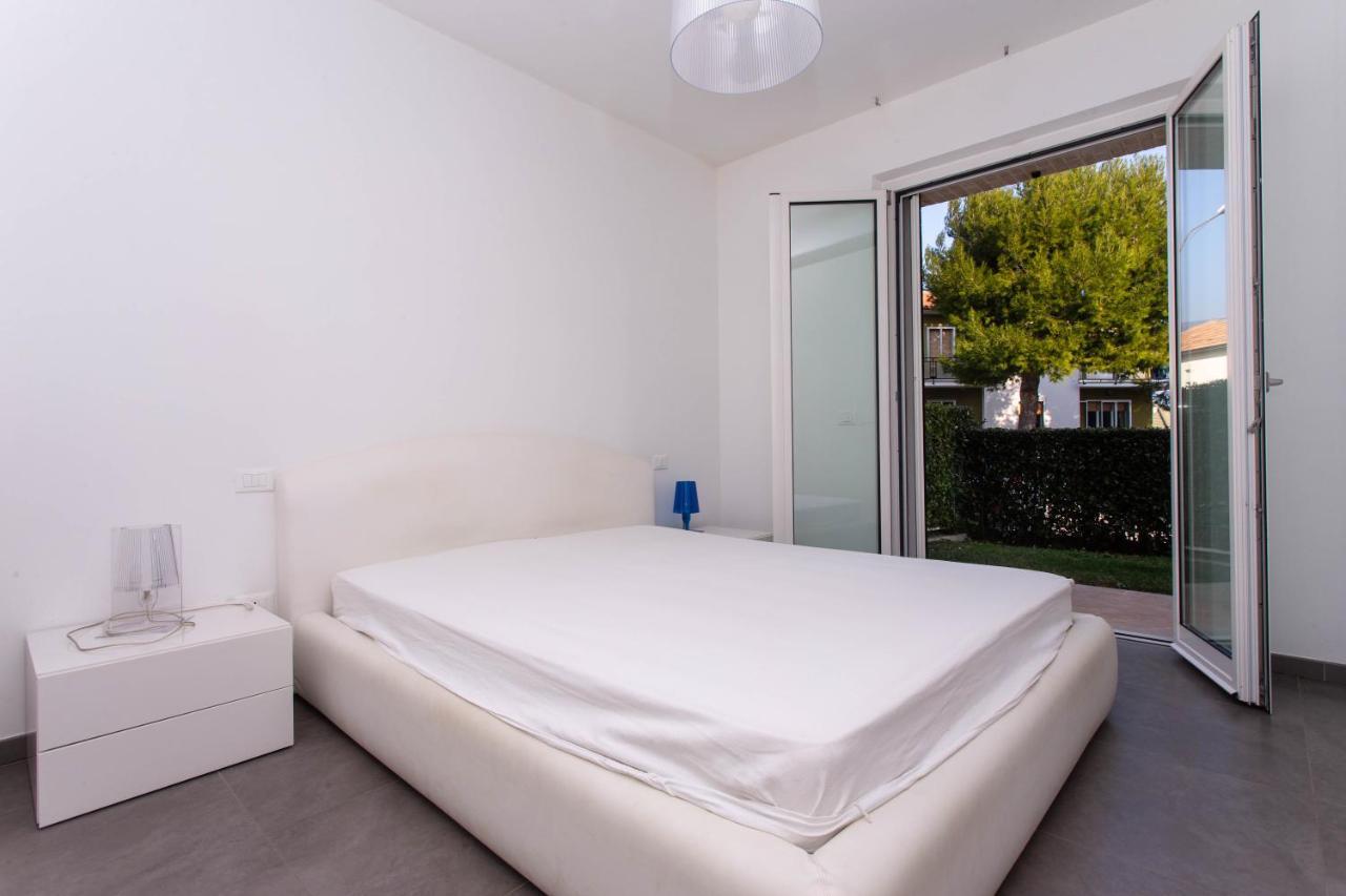 S018 - Sirolo, Nuovissimo Trilocale In Pietra Con Giardino Dx Daire Dış mekan fotoğraf