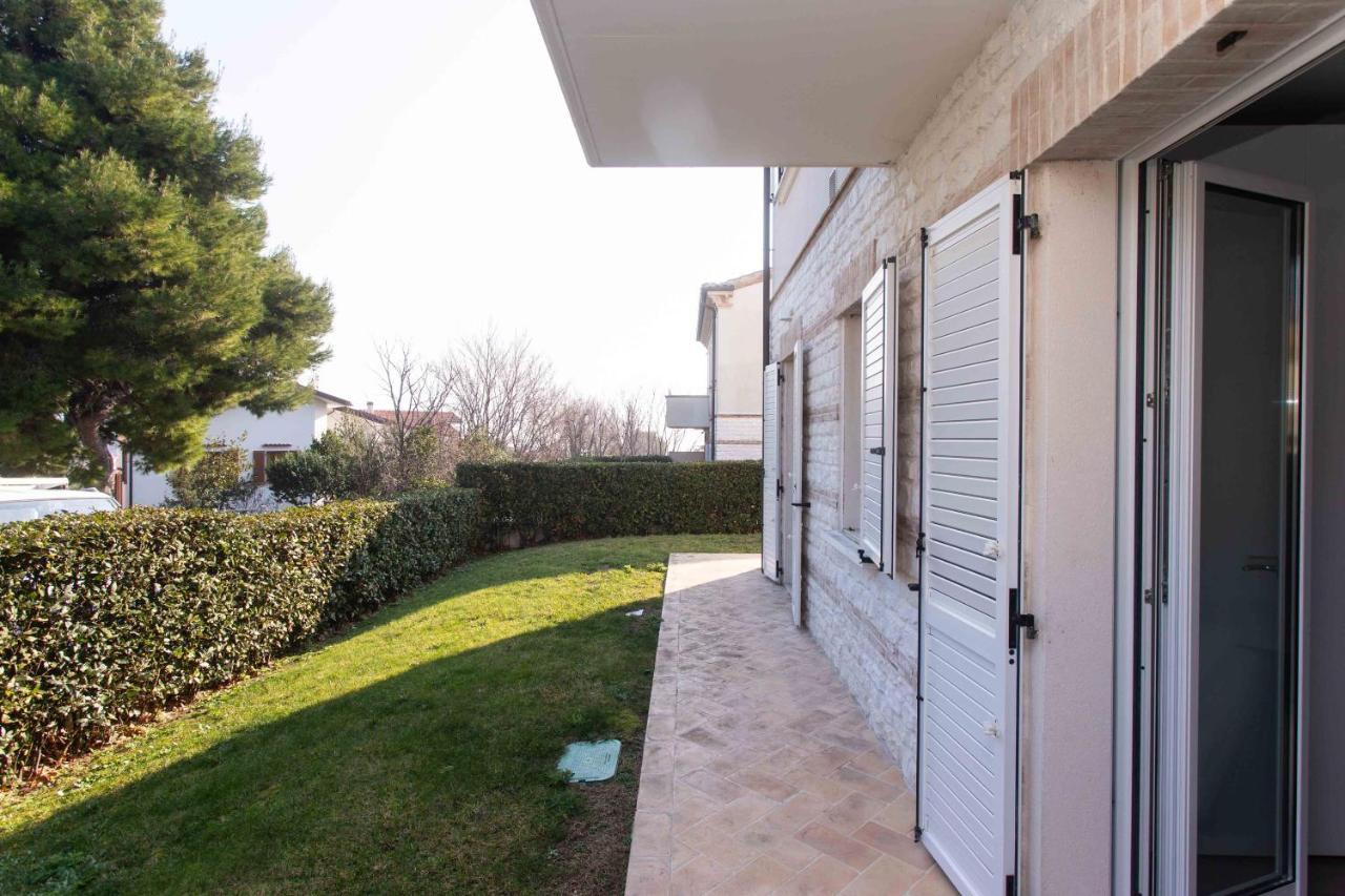 S018 - Sirolo, Nuovissimo Trilocale In Pietra Con Giardino Dx Daire Dış mekan fotoğraf