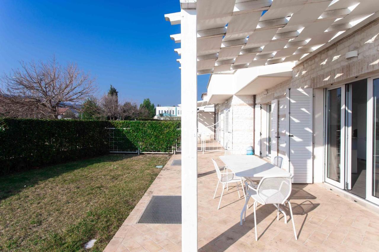 S018 - Sirolo, Nuovissimo Trilocale In Pietra Con Giardino Dx Daire Dış mekan fotoğraf